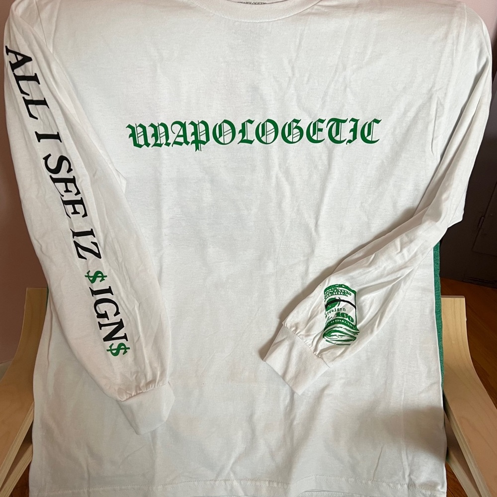 Rihanna “ri-issue” unapologetic long sleeve tshirt